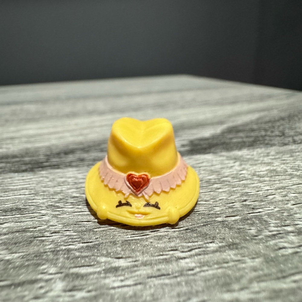 Shopkins | Hats: Yellow Brimmy Cowgirl Hat (3-022) - Mini Collectable Figure